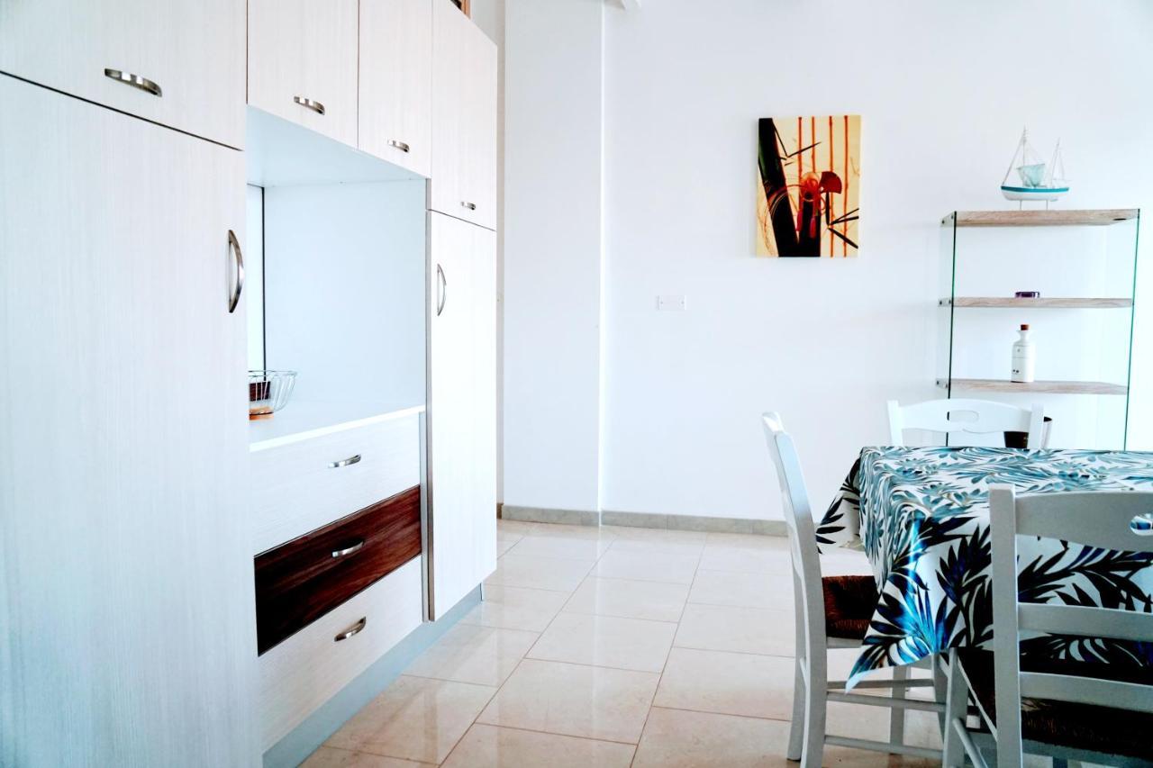 Porto Cesareo Appartamento Panoramico Fronte Mare Con Parcheggio Coperto トッレ・ラピッロ エクステリア 写真