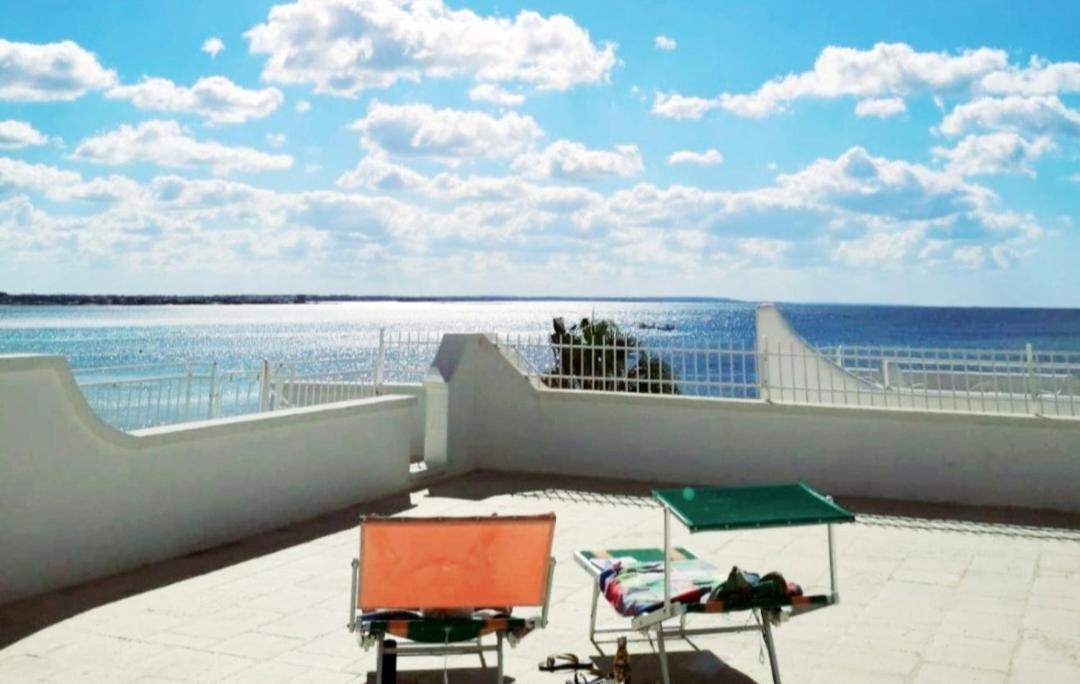 Porto Cesareo Appartamento Panoramico Fronte Mare Con Parcheggio Coperto トッレ・ラピッロ エクステリア 写真