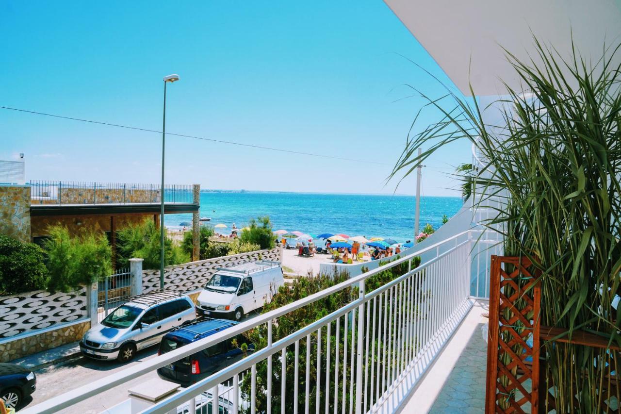 Porto Cesareo Appartamento Panoramico Fronte Mare Con Parcheggio Coperto トッレ・ラピッロ エクステリア 写真
